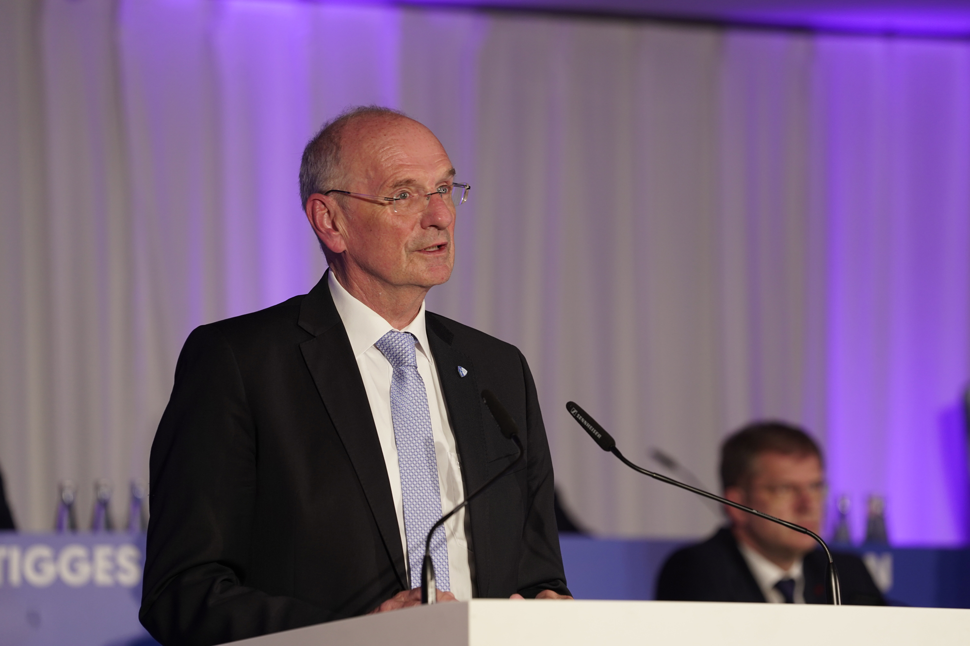 Villis will sich wieder zur Wahl stellen Tief im Westen Das VfLMagazin