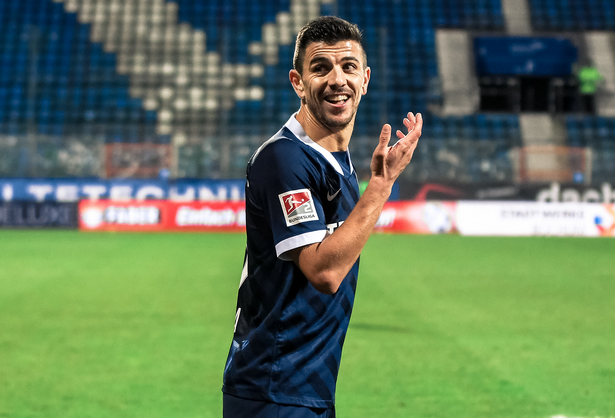 VfL-Kapitän Losilla hängt noch ein Jahr dran